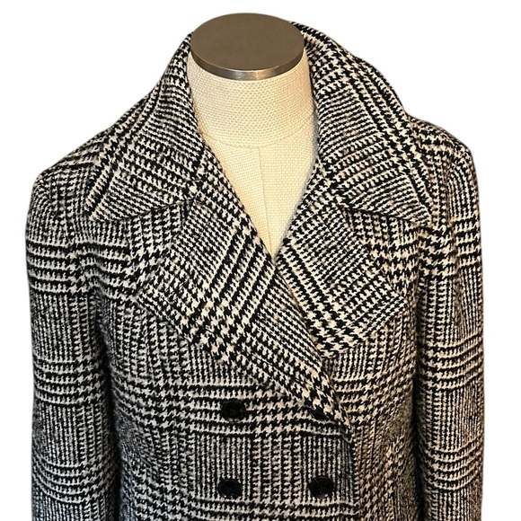 Banana Republic Elegant Black and White Houndstooth Peacoat - Picture 2 of 8